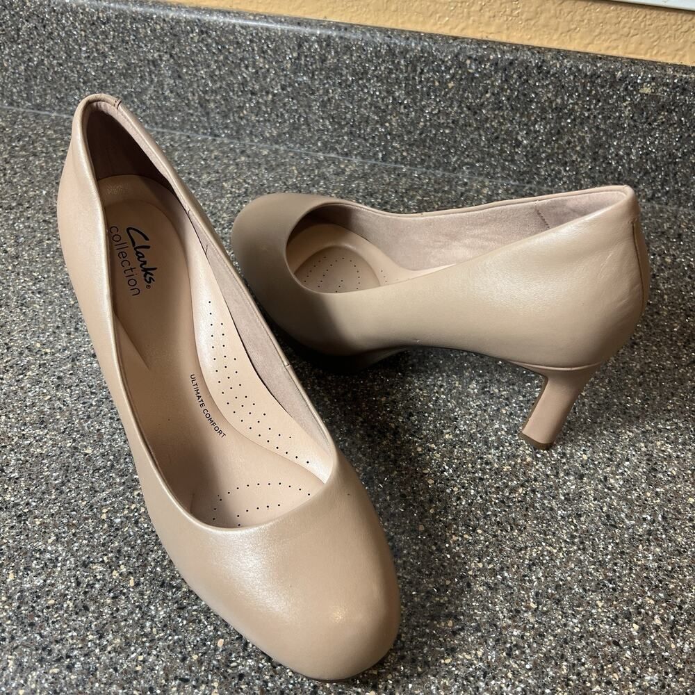 Clarks Collection Slip On Heels Beige Leather Comfort Classic Pump Womens Sz 10W